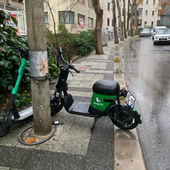 Martı Motosiklet Kaldırımı Tamamen Kapatarak Park Etmiş