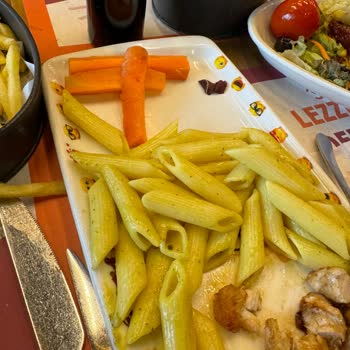 Tavuk Dünyası Salata Kararmış Havuçlar Kabuklu