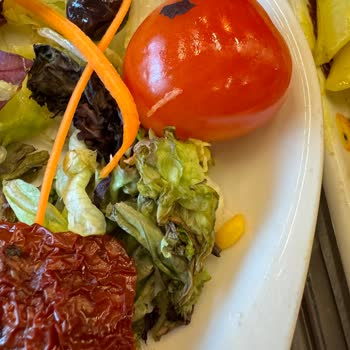 Tavuk Dünyası Salata Kararmış Havuçlar Kabuklu