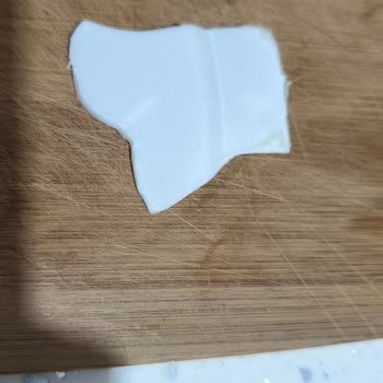 İçim Kaşar İçerisinde Plastik Parça