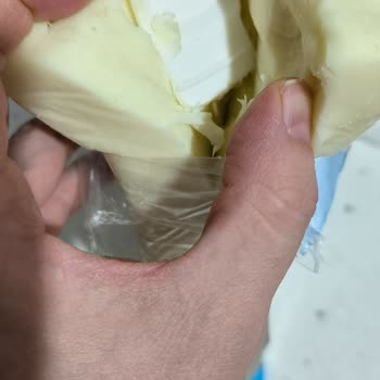 İçim Kaşar İçerisinde Plastik Parça