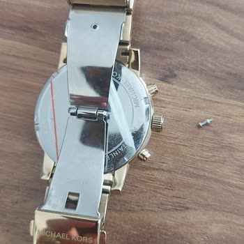 İzmir Armada Saat Firması Orijinalliği Şüpheli Ürün Satıyor!