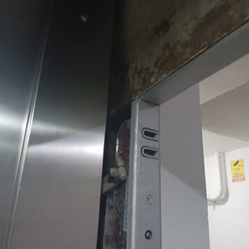 Sanayi ve Teknoloji Bakanlığı Apartmanımızda Bulunan İnsan Asansörü