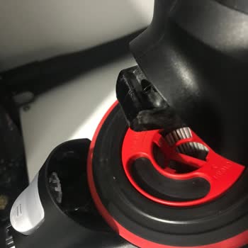 Bosch Marka Şarjlı Süpürgedeki Kırılan Plastik Parça