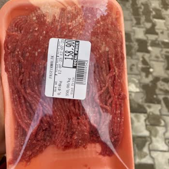 Kırmızı Beyaz Et Dünyası (Niğde) Fazla Para Alıyor