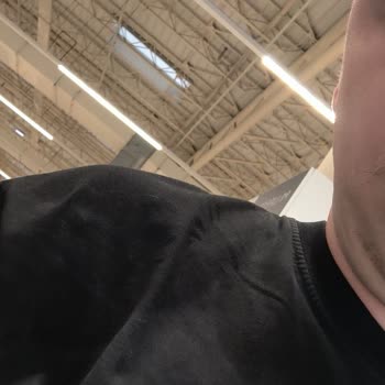 Lufian Mont Yağmurda Su Geçiriyor