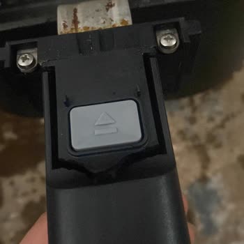 PHILIPS Ev Aletleri Philips Airfryer Hazne Çıkarma Düğmesinin Üst Tarafının Kırılması