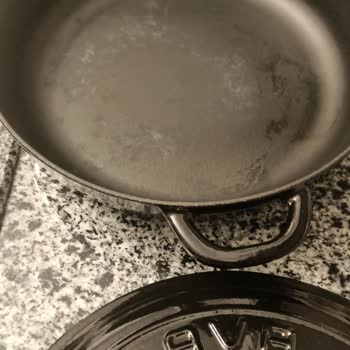 Lava Marka Tencerenin Tabanında Oluşan Lekeler