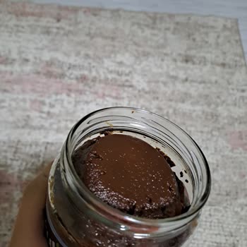 Tukaş Markalı Domates Salçası Koyu Kahve Renkte