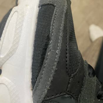 Sneaks Up Ayakkabıda Dikiş Hatası Var.