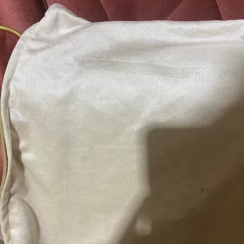 Bellona Mistral Koltukların Küçük Yastıklarında Bulunan Gold Renkli Kare Alan