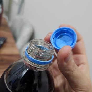 Pepsi Kapak İçinde Siyah Parçalar
