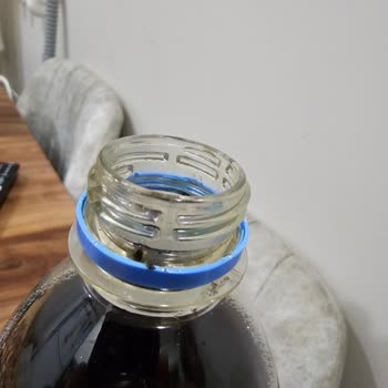 Pepsi Kapak İçinde Siyah Parçalar