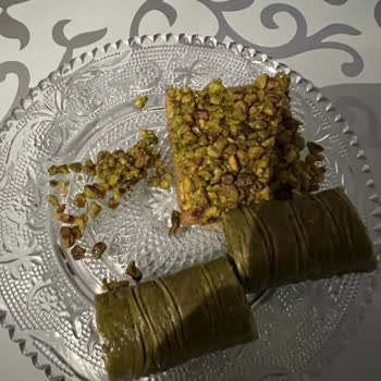 Karaköy Güllüoğlu Fıstık Kabuğu Çıktı