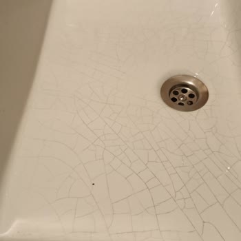 Ege Vitrifiye Lavabom Komple Çatlamaya Başladı