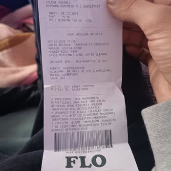 FLO Mağazası Ayakkabının Birini Farklı Diğerini Farklı Bir Model Verdi