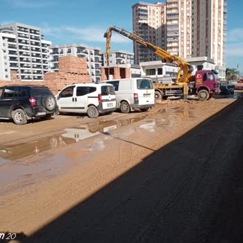 Antalya Büyükşehir Belediyesi Mahallede İnşaat Çamuru