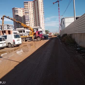 Antalya Büyükşehir Belediyesi Mahallede İnşaat Çamuru