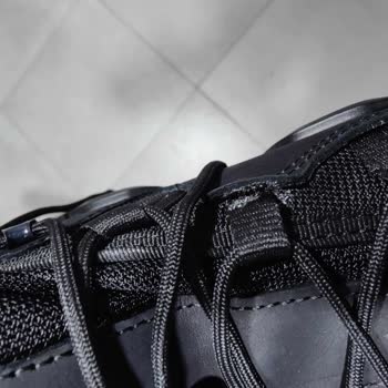 YDS Boots  İnsanlara Defolu Ürünler Gönderiyor!