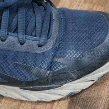 Skechers Waterproof Ayakkabı Ayak Kıvrım Yerlerinden Yırtılıyor.