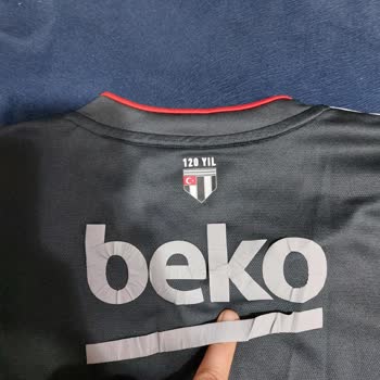 Beşiktaş Jimnastik Kulübü (BJK) Beşiktaş Forması Arka Yazı Kabuk Gibi Soyulma