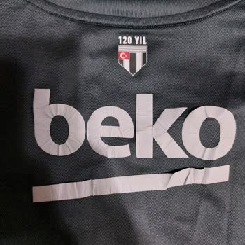 Beşiktaş Jimnastik Kulübü (BJK) Beşiktaş Forması Arka Yazı Kabuk Gibi Soyulma