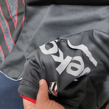 Beşiktaş Jimnastik Kulübü (BJK) Beşiktaş Forması Arka Yazı Kabuk Gibi Soyulma