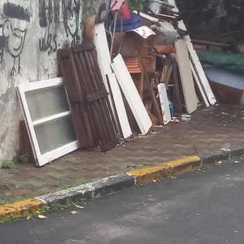 Beyoğlu Belediyesi Kaldırım İşgali Ve Görüntü Kirliliği