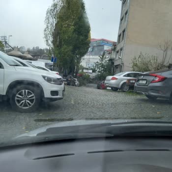 Emniyet Genel Müdürlüğü Sokağımızın Girişindeki Araçların Park Etmesi
