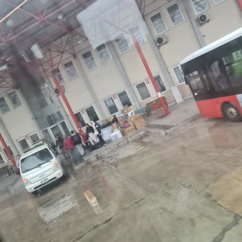 Lüks Adana Seyahat İn, Tutumu