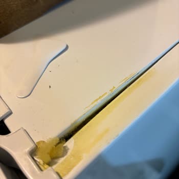 Beko Buzdolabı Kapağı Yön Değişikliği Sonucunda Üst Yüzeyinde Eziklik Oldu