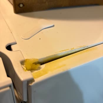 Beko Buzdolabı Kapağı Yön Değişikliği Sonucunda Üst Yüzeyinde Eziklik Oldu