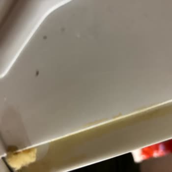 Beko Buzdolabı Kapağı Yön Değişikliği Sonucunda Üst Yüzeyinde Eziklik Oldu