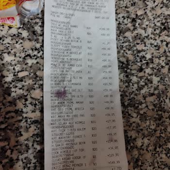 İndomie Noodle Küflenmiş Ve Kötü Kokuyor