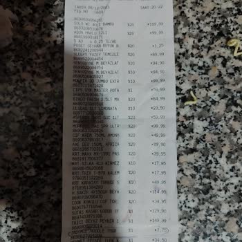 İndomie Noodle Küflenmiş Ve Kötü Kokuyor