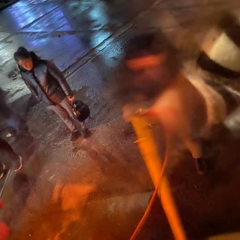 Villa Seyahat Firması Camı Patlamış Halde Yola Devam Ediyor