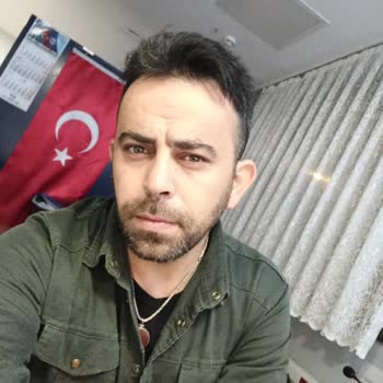 Tudors Gömlek Ağır Bir Yanık Barut Kokusu