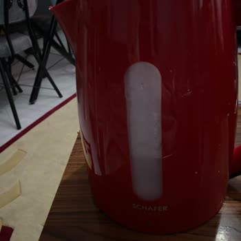 Schafer Plastik Kokusu Olan Su Isıtıcısı