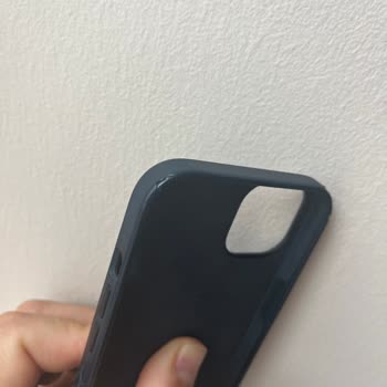 Gürgençler Deforme Olan Apple Silikon Kılıf