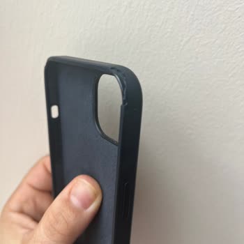 Gürgençler Deforme Olan Apple Silikon Kılıf