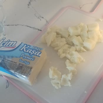 İçim Tam Yağlı Kaşar Peyniri Güya Kaşar Peyniri İle Alakası Yok