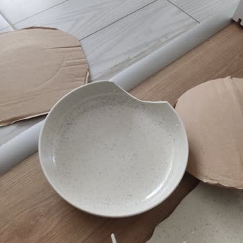 Kütahya Porselen Kırık Tabak Çıktı