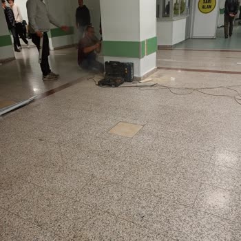 Sağlık Bakanlığı Yoğun Bakımda Yer Yok, Acil Serviste Tadilat Şoku!