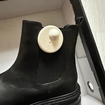 Nine West'in Kusurlu Sipariş Gönderimleri