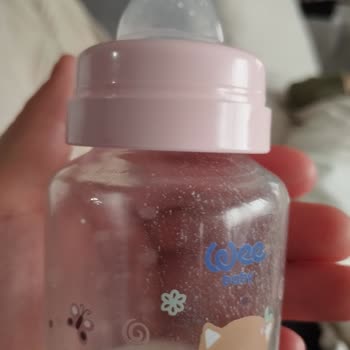 Wee Baby Cam Biberon Akıtıyor