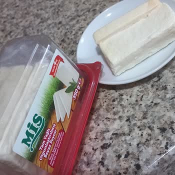 Mis Kırmızı Plastik Kokulu Mis Peynir