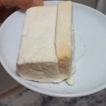 Mis Kırmızı Plastik Kokulu Mis Peynir