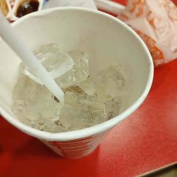 Popeyes De Sadece Buz Olan Kola