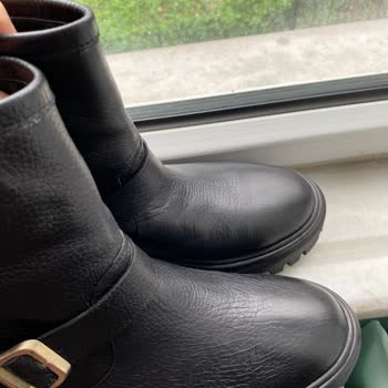 Kalitesiz Derimod Ürünü Ve Saygısız Satış Elemanı