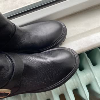 Kalitesiz Derimod Ürünü Ve Saygısız Satış Elemanı